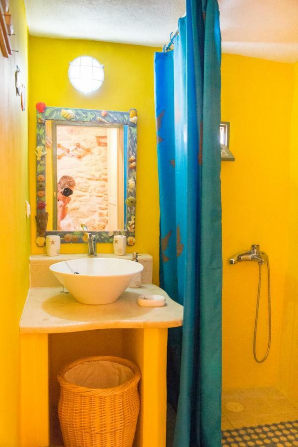 Private Studio In Historic House Lastros Ngoại thất bức ảnh