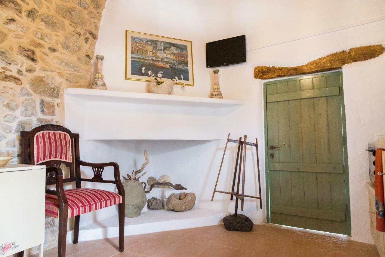 Private Studio In Historic House Lastros Ngoại thất bức ảnh
