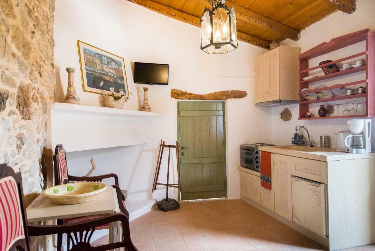 Private Studio In Historic House Lastros Ngoại thất bức ảnh