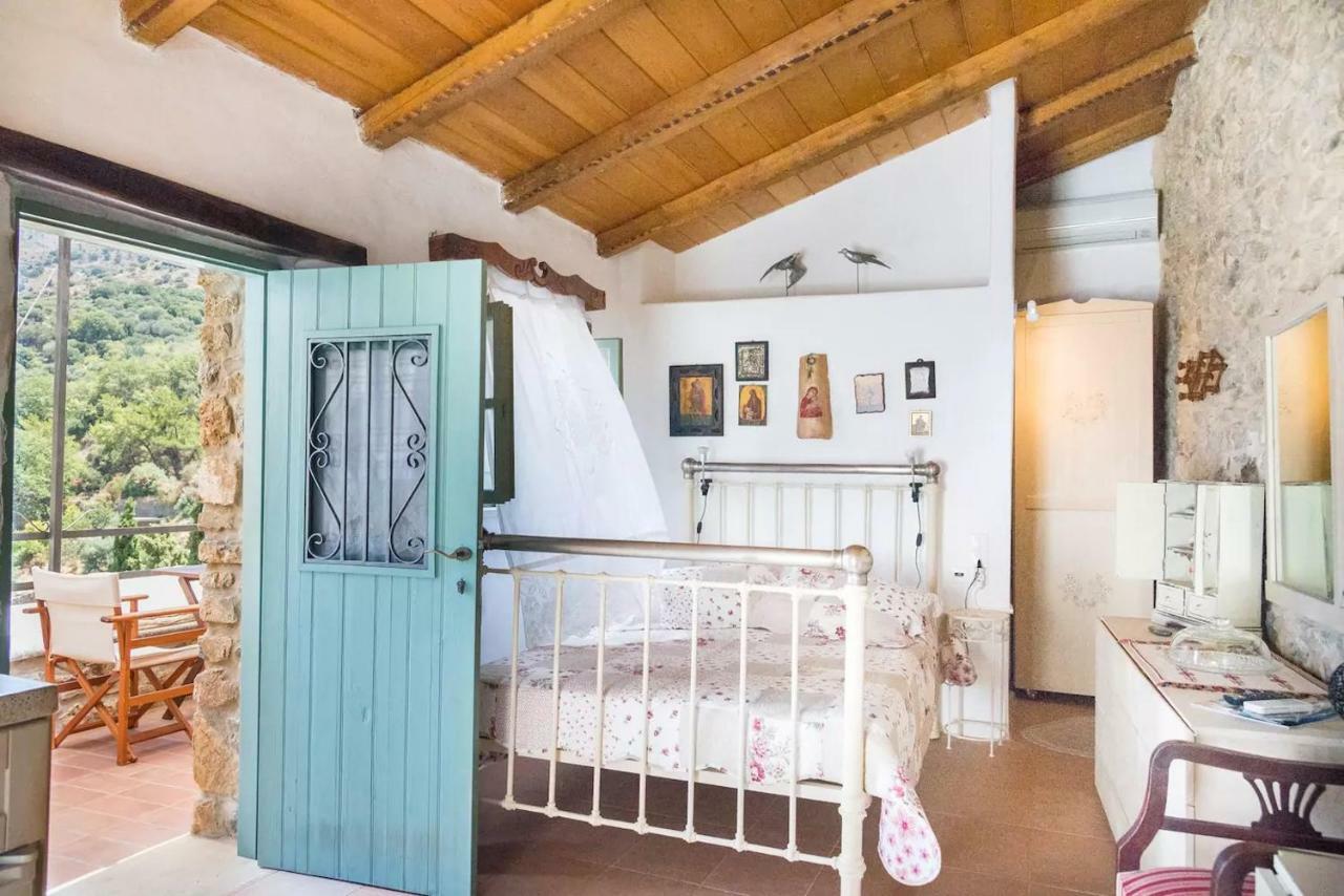 Private Studio In Historic House Lastros Ngoại thất bức ảnh